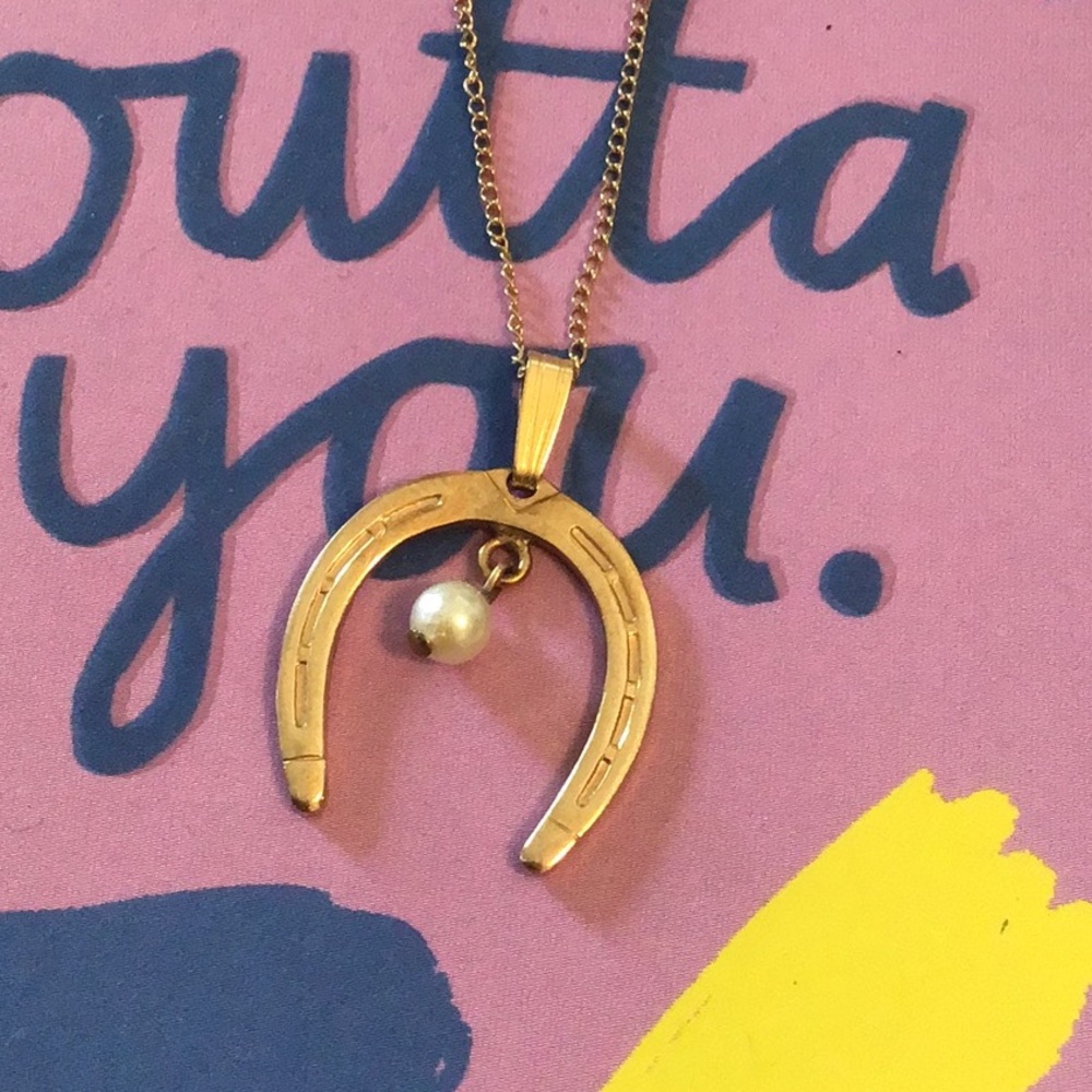 12k gf horseshoe with pearl necklace